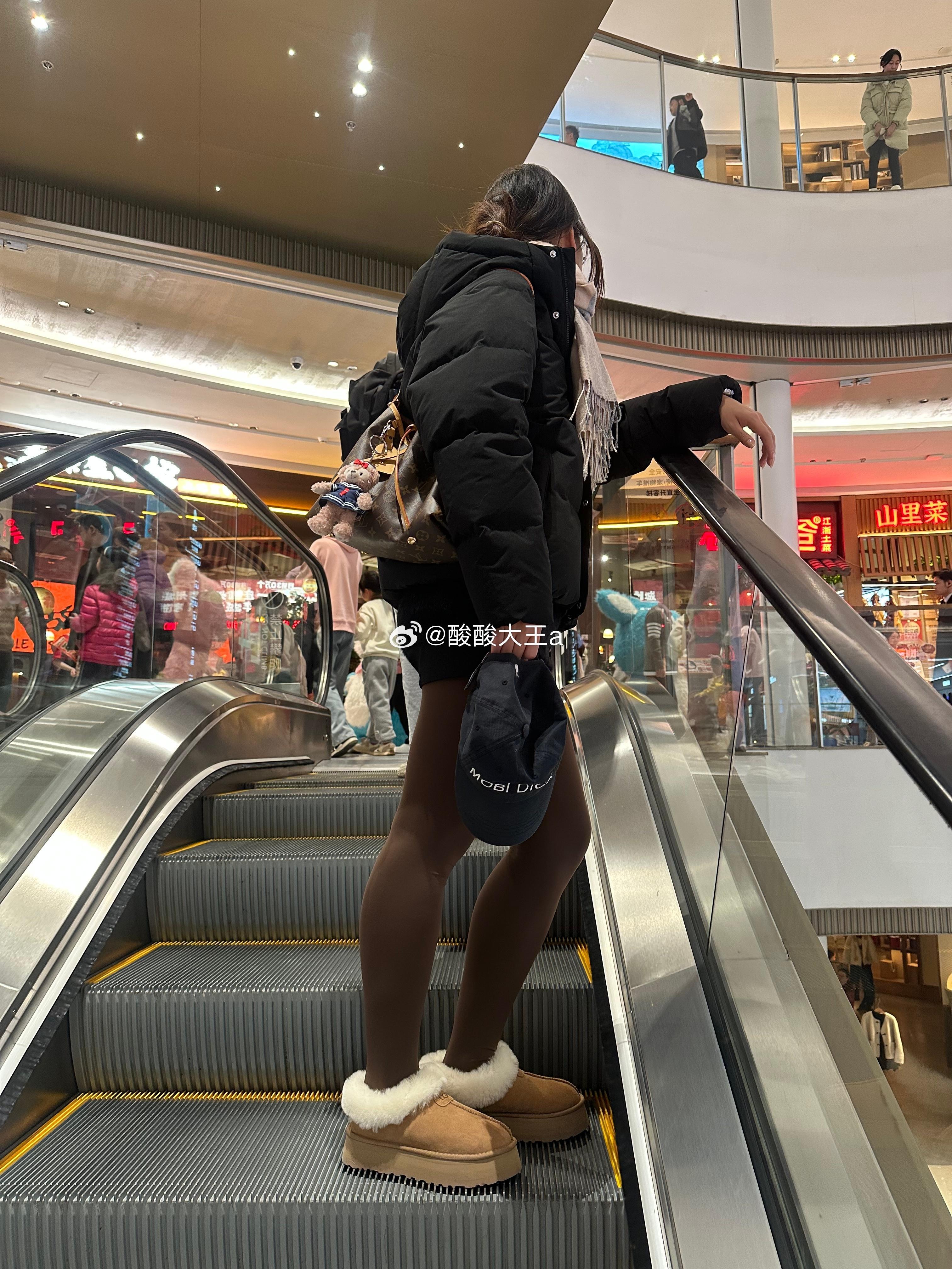 羽绒服加80D厚🧦基本穿搭