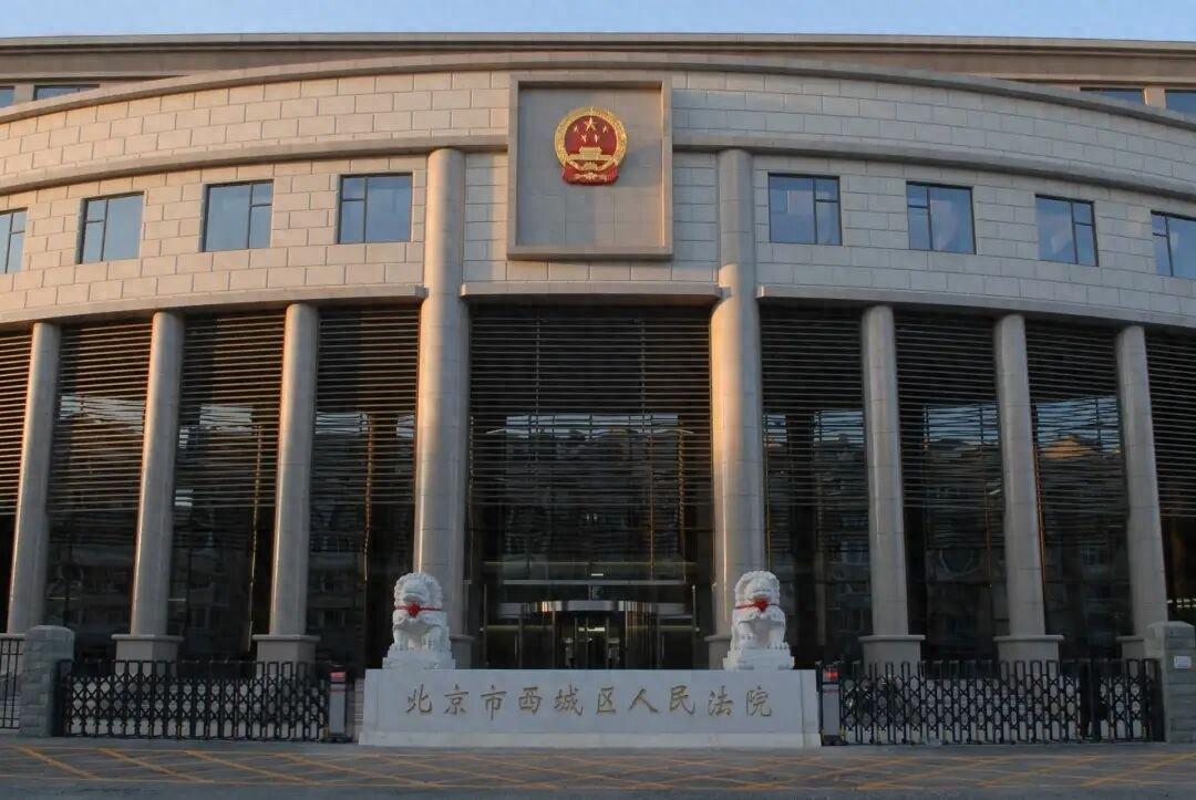 这不是公公婆婆和儿媳争家产，而是爷爷奶奶在和孙女争家产。李先生已经年过半百，也