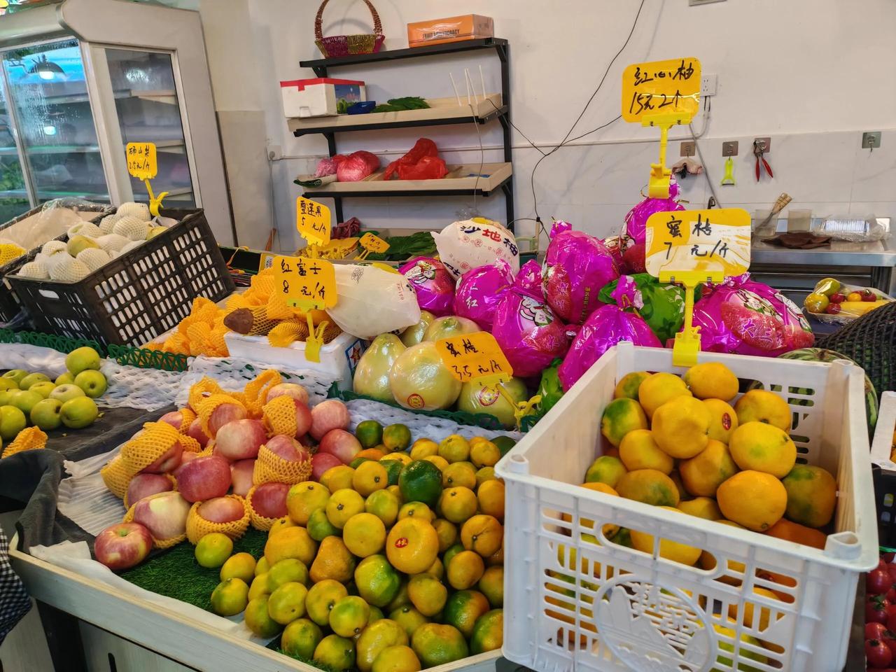 水果店倒闭了负债10个奉劝大家千万不要开水果店，本人9月初凑了10万块，转