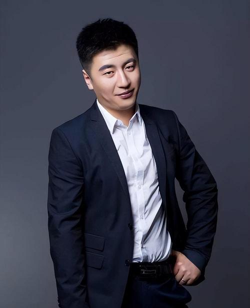 “妻财子禄寿，天道忌满”：张雪峰的悲剧，是对所有“拼命三郎”的警醒