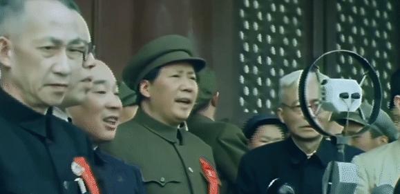 🌞1949年，开国大典林伯渠宣布：“请毛主席升旗！