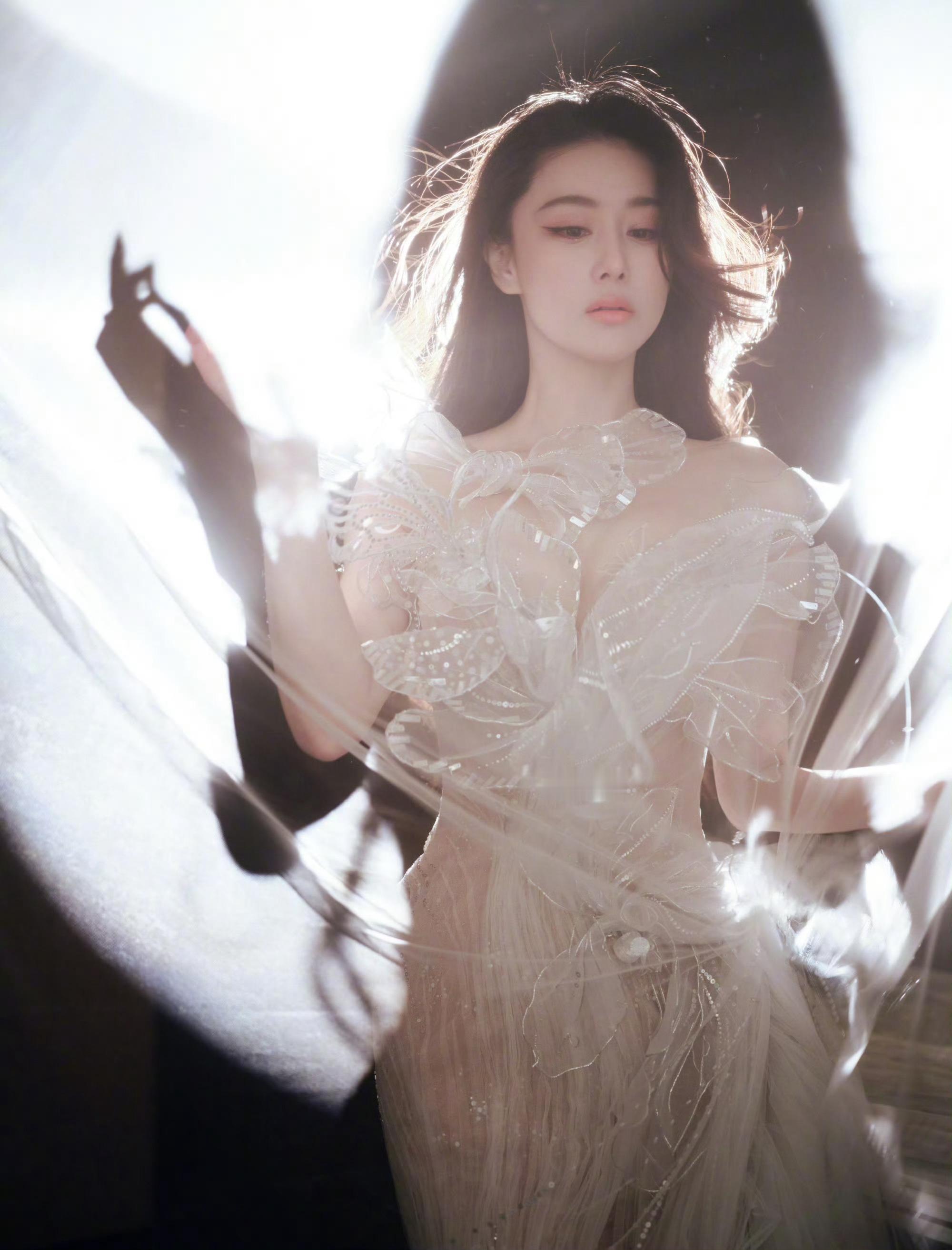 一起床看到张馨予这样一张脸起床气都消失了