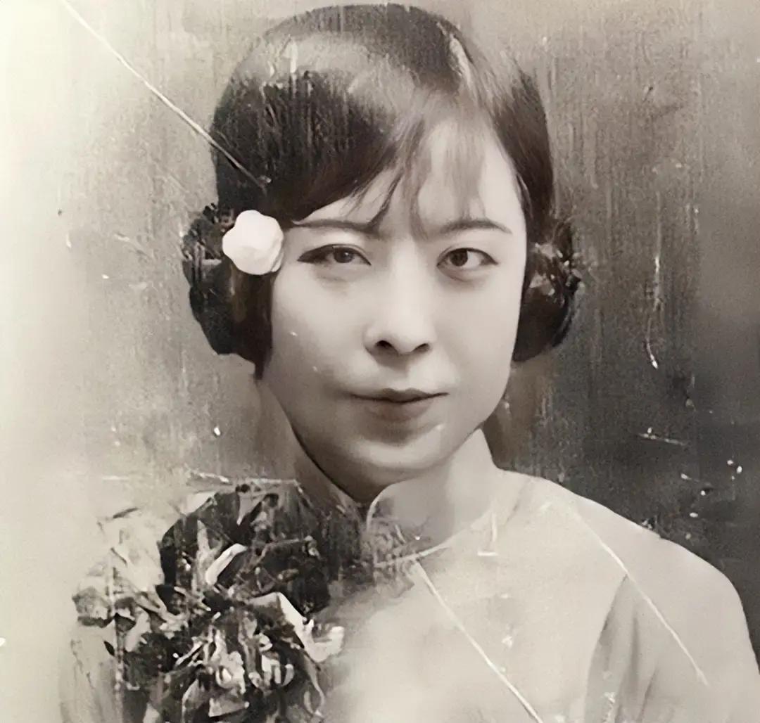1915年，于凤至和张学良结婚了，她对张学良说：“汉卿，我不管你在外面有多少女人，但是有一点你必须答