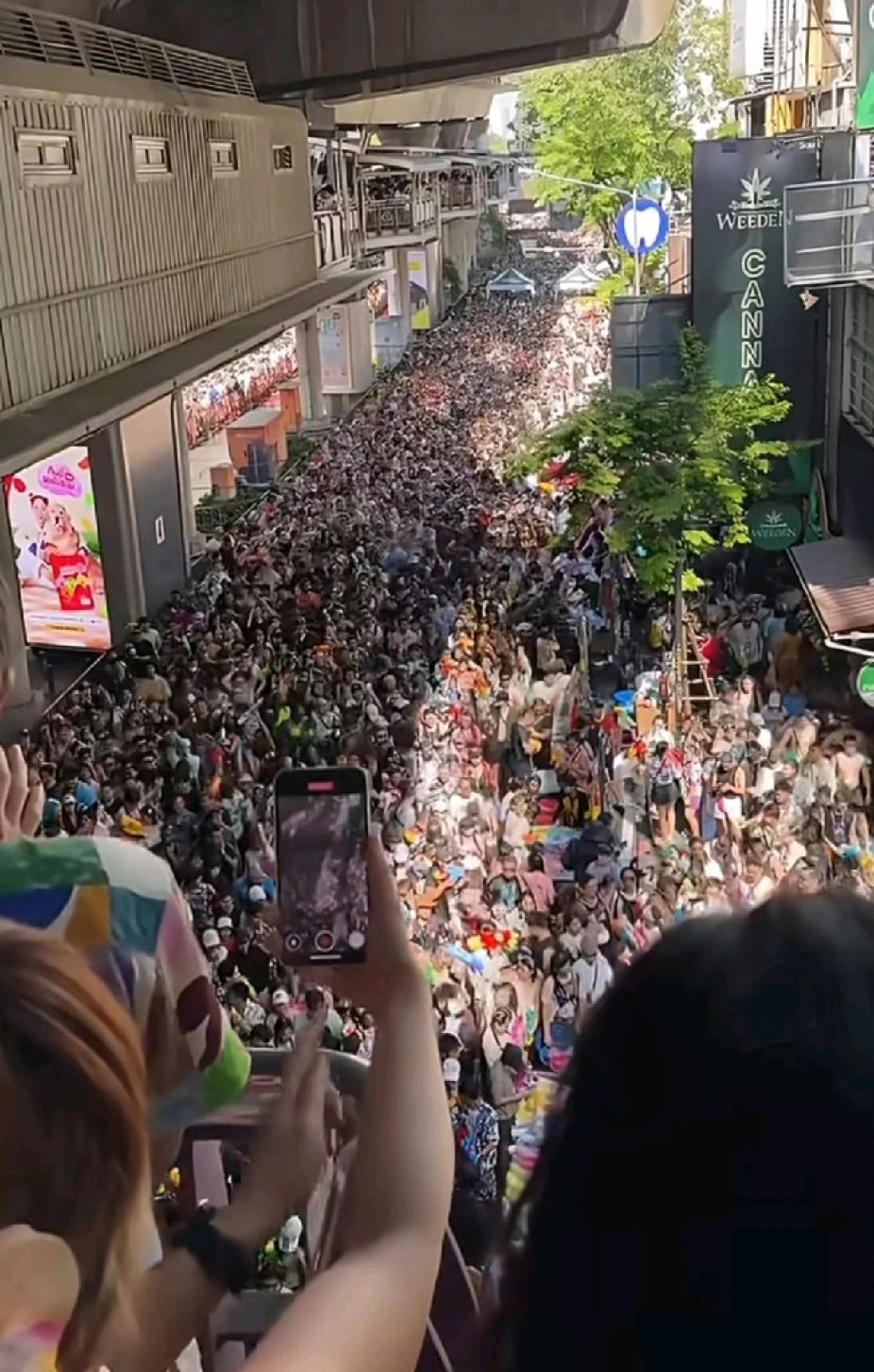 泰国泼水节6天216人死亡！狂欢变“夺命周”一提泰国泼水节，大家第一反应就