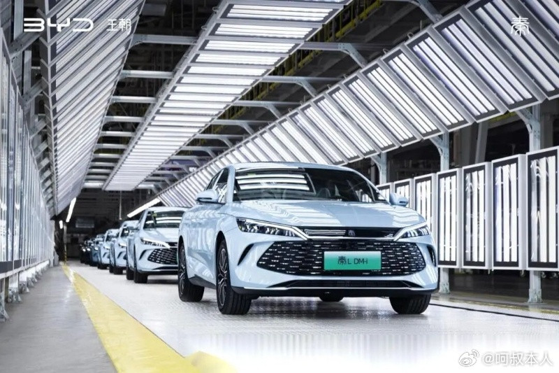 国产车老大的宝座换人了！今年第一季度吉利以70.9万辆微弱反超比亚迪的70万辆，