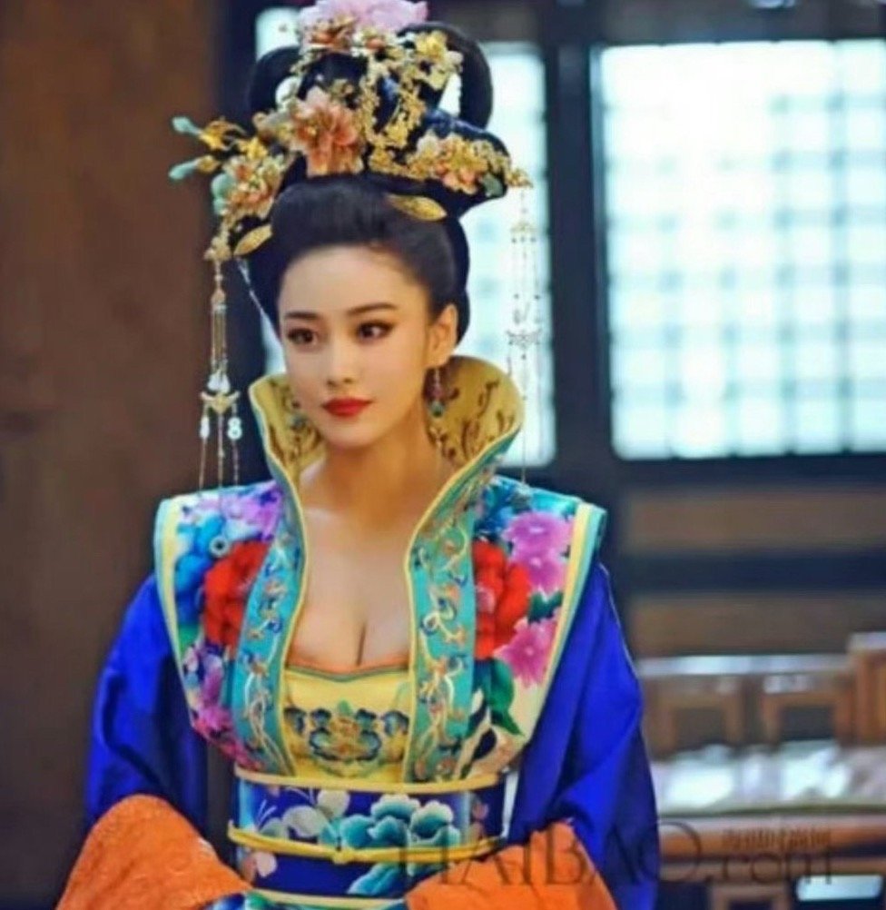 据说当时武媚娘传奇播到一半，被拉回去要求整改……