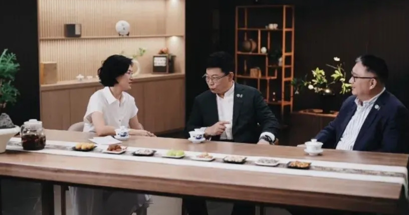“余承东余总真的太严苛了！为了加入鸿蒙智行第五界，我求了他好多次，他才勉强同意。