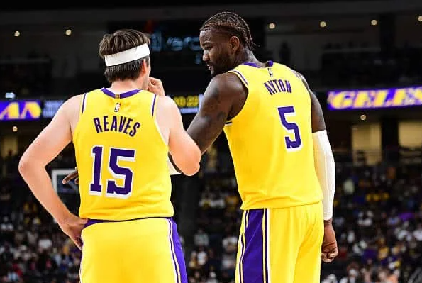 NBA常规赛湖人客场对阵国王的比赛已经结束。全场战罢，湖人以127-120战胜国