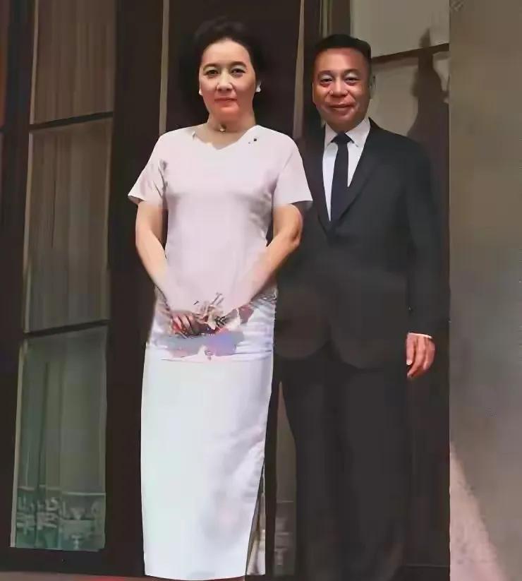1967年，蒋经国和宋美龄在台湾出席活动时的留影。虽然名义上是母子关系，但是宋美