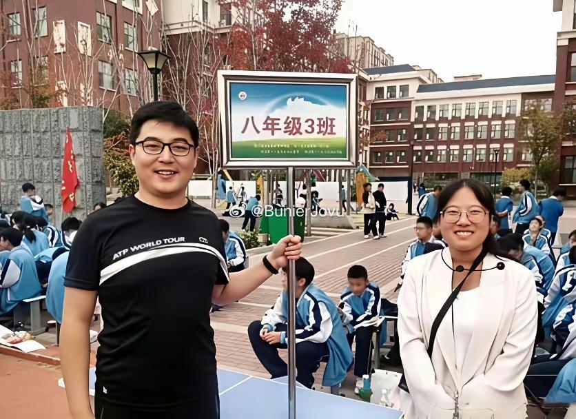 十年后，班主任变成了同事。​​​