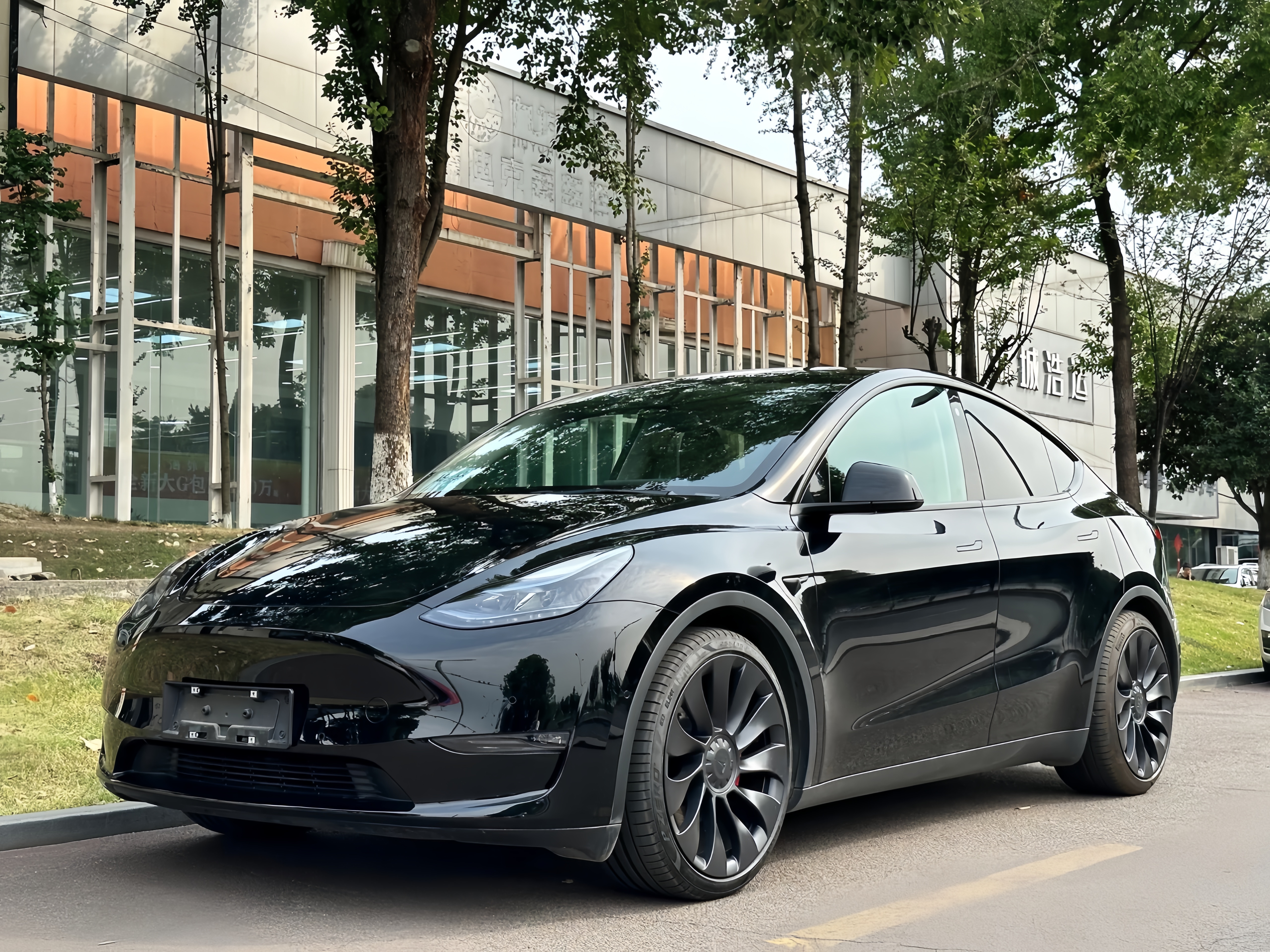 特斯拉ModelY｜别盲目跟风入手爆款身边不少朋友都选了ModelY，大街上随处可见，保有量确实惊人