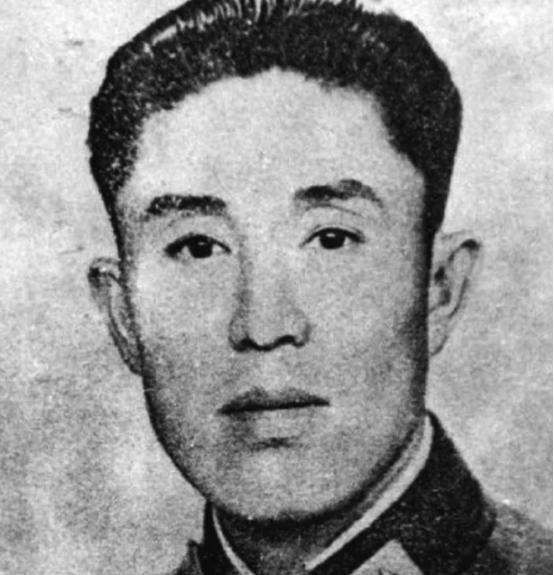 1983年，郑洞国的前妻想复婚，郑洞国的子孙都同意，但郑洞国却摇头拒绝：“她来了