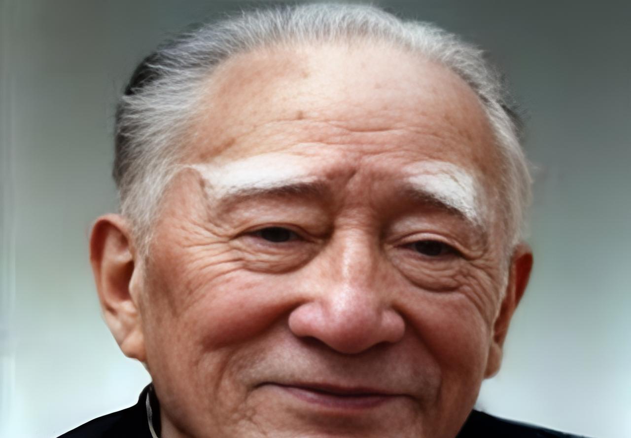薄一波晚年在党内享有超乎寻常的崇高地位，可他在原本职位却并不高。一生最高仅为政治