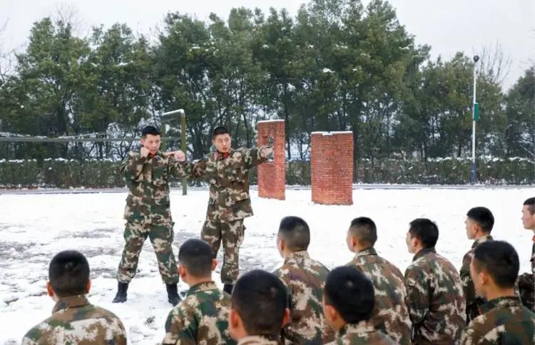 孙江涛，现任武警湖南总队某部教研室教员。1992年出生的他，2020年12月，第