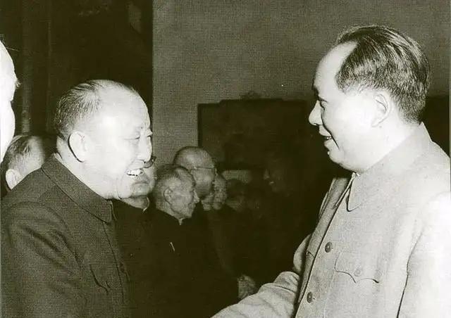 1938年，毛主席问卫立煌：毛驴上山，是先迈左脚，还是先迈右脚？卫立煌听懵了，不