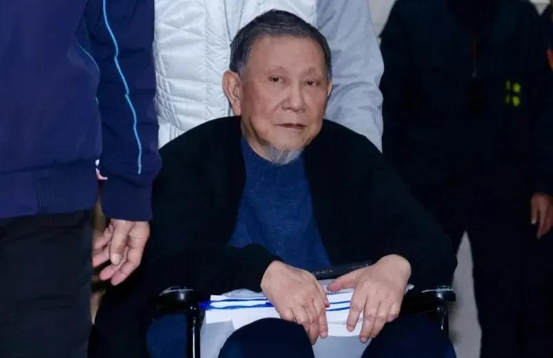 柯文哲涉京华城案同案被告、威京集团主席沈庆京今天以1.8亿新台币交保代替羁押，虽
