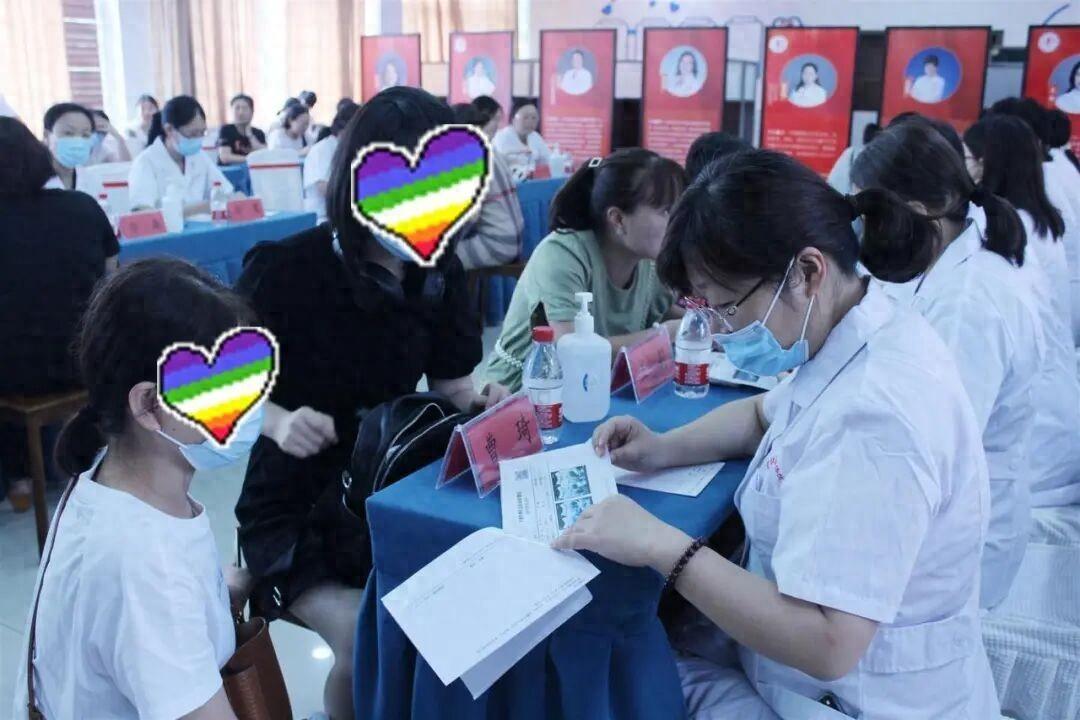 愁坏了！浙江宁波一16岁学霸女孩，上高中后月经好几个月不来，脸上痘痘疯狂冒，嘴边