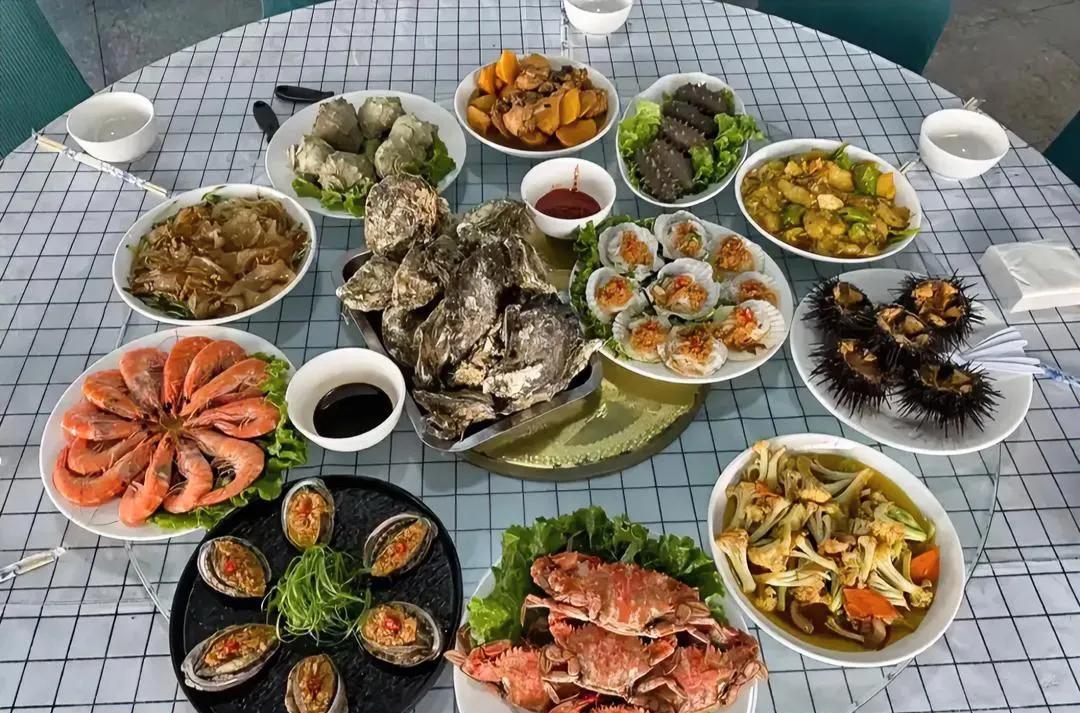 6个人吃饭，老板收费750贵吗？
