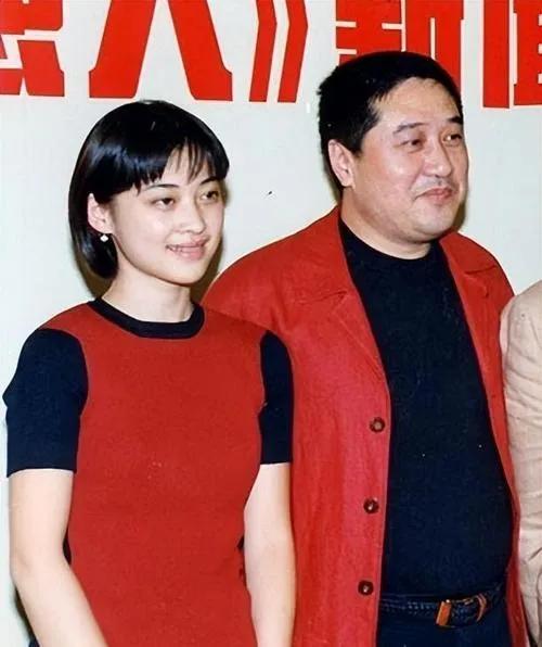 梅婷与曾剑已携手走过十二个春秋，婚姻生活幸福美满。十二年里，他们相互扶持，共同成