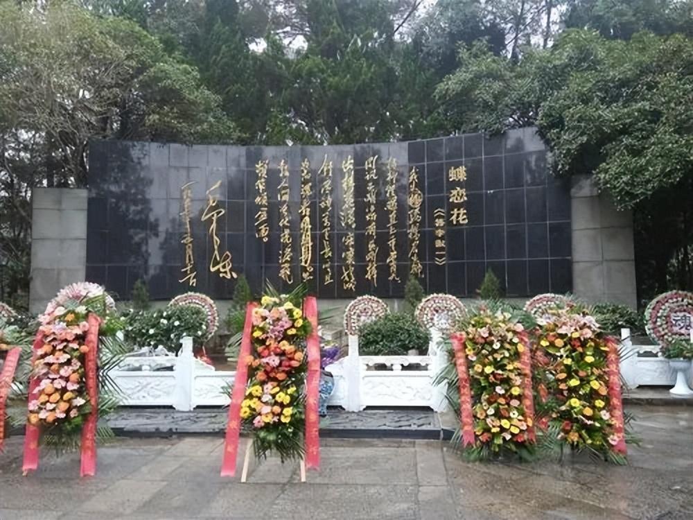 主席一首词，总理两行泪，背后是段跨越生死的思念1957年的一天，周总理去毛主