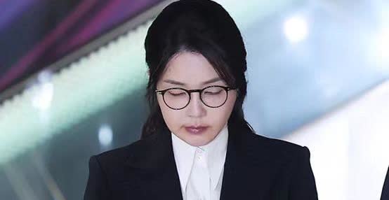 就在刚刚韩国传来消息8月29日，首尔中央地方法院发言人一句简短声明，把韩