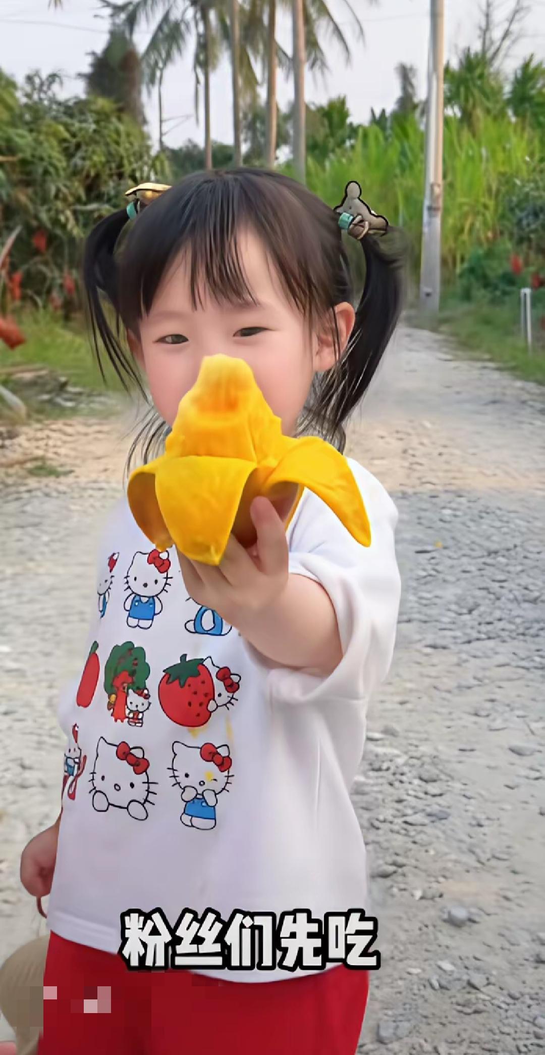 “芒果女孩＂黄闪闪和妈妈黄一鸣一起走进海南，直播带货芒果！黄一鸣自从上次带闪