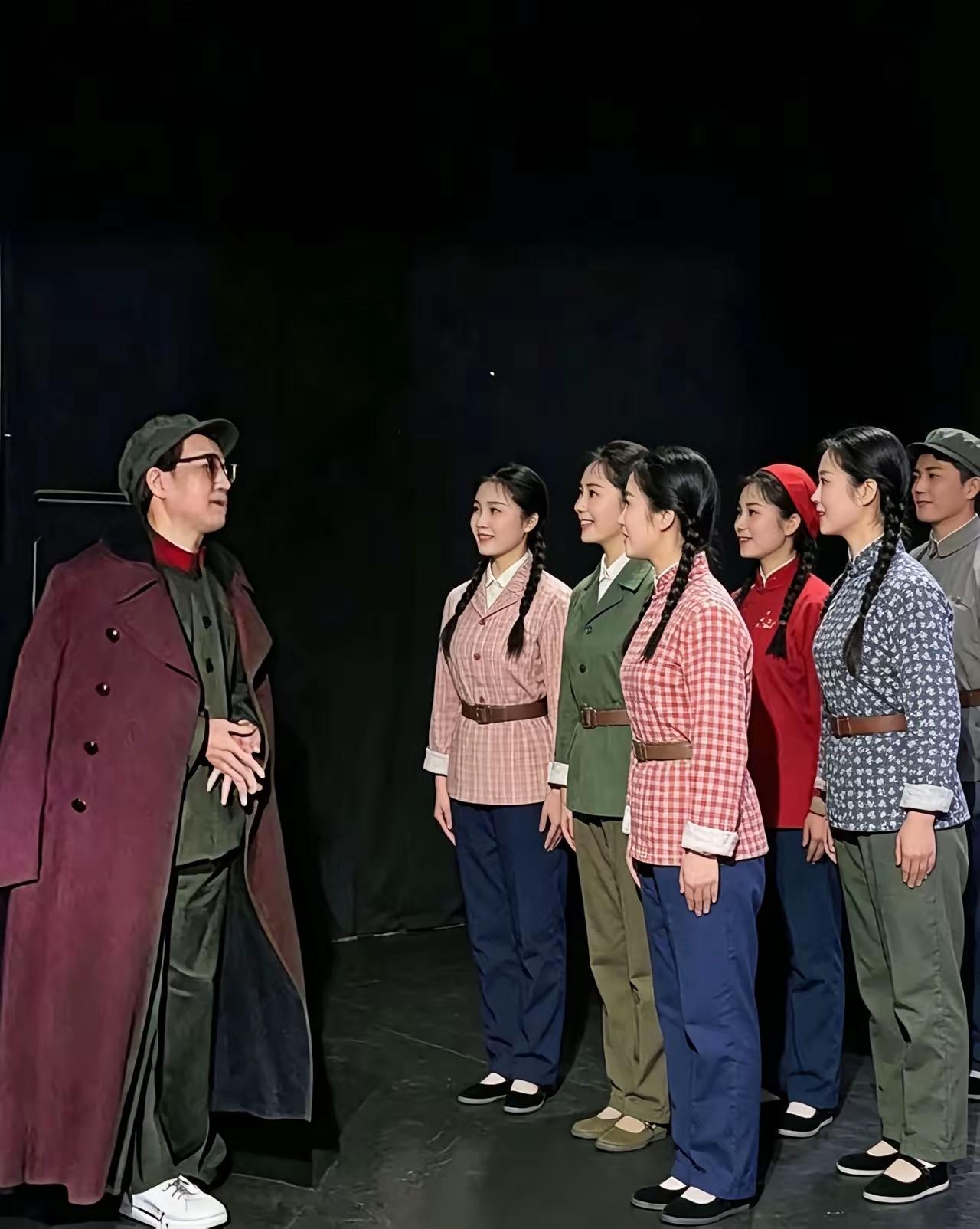 1938年，鲁迅艺术文学院在延安成立，大批艺术家奔赴延安。