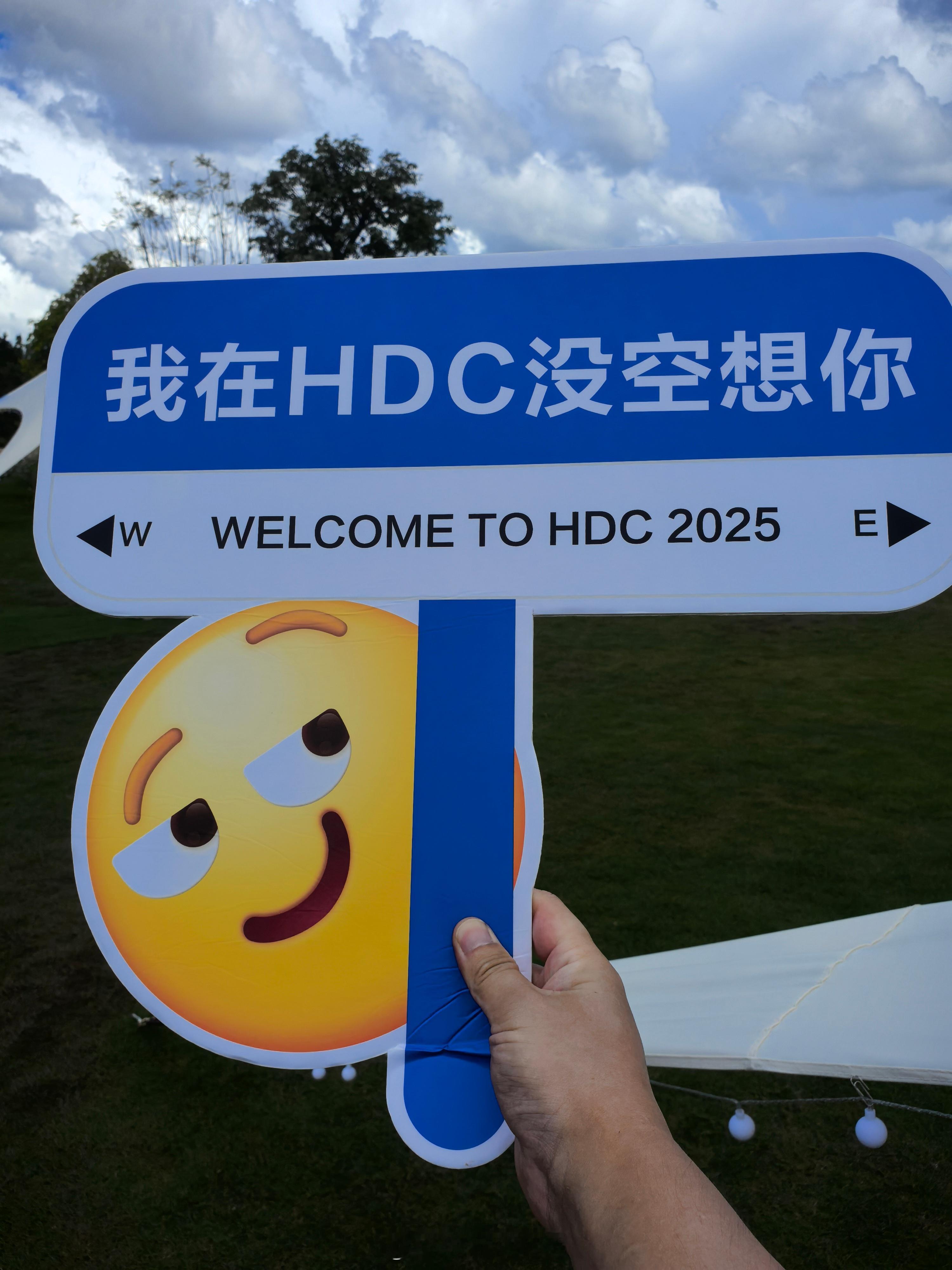好多可可爱爱的表情包呀，希望鸿蒙系统开发能够加入更多的表情包进来[笑哈