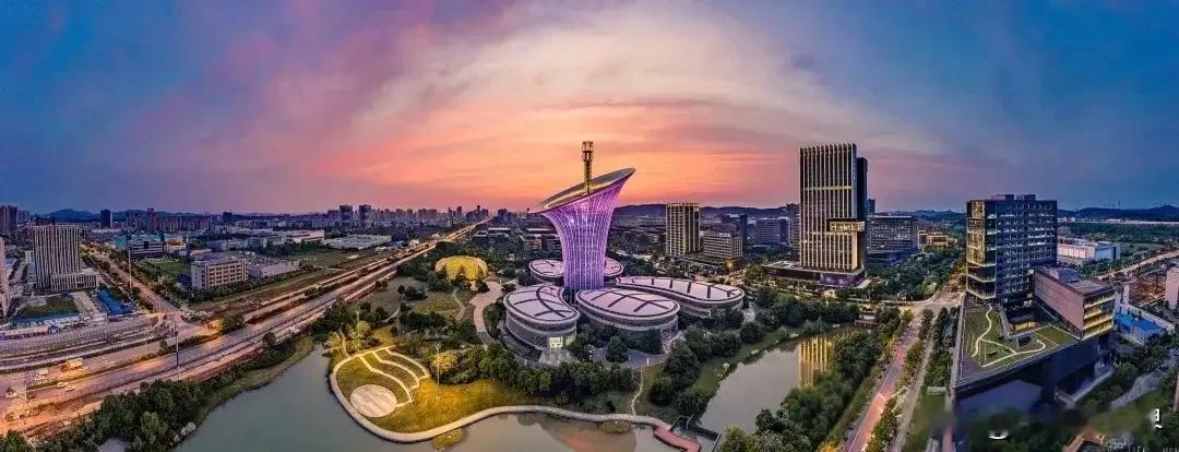 你们知道吗？作为长江之滨的中部特大城市，武汉自古便是“九省通衢”，如今正以全新的