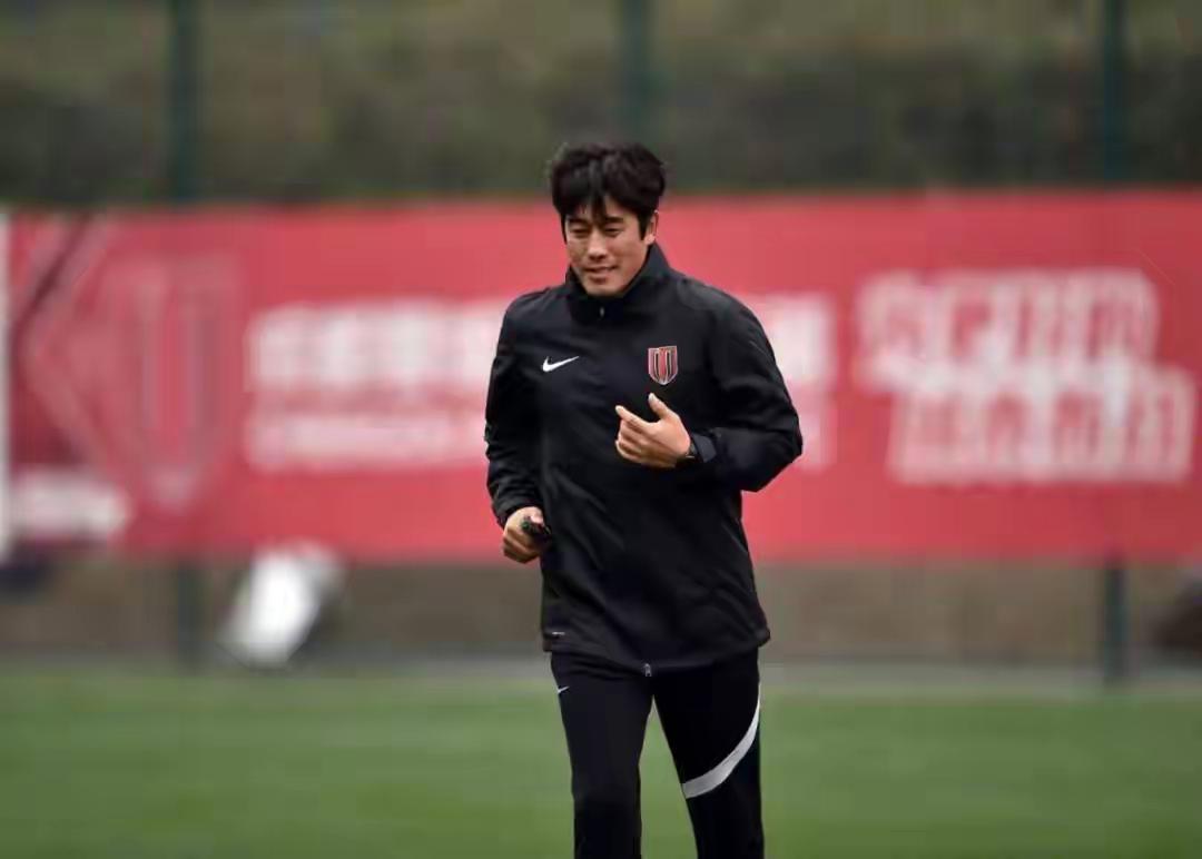 徐正源不太可能离开蓉城！其实这一点蓉城俱乐部还是比较清醒的，以徐正源目前的资历和