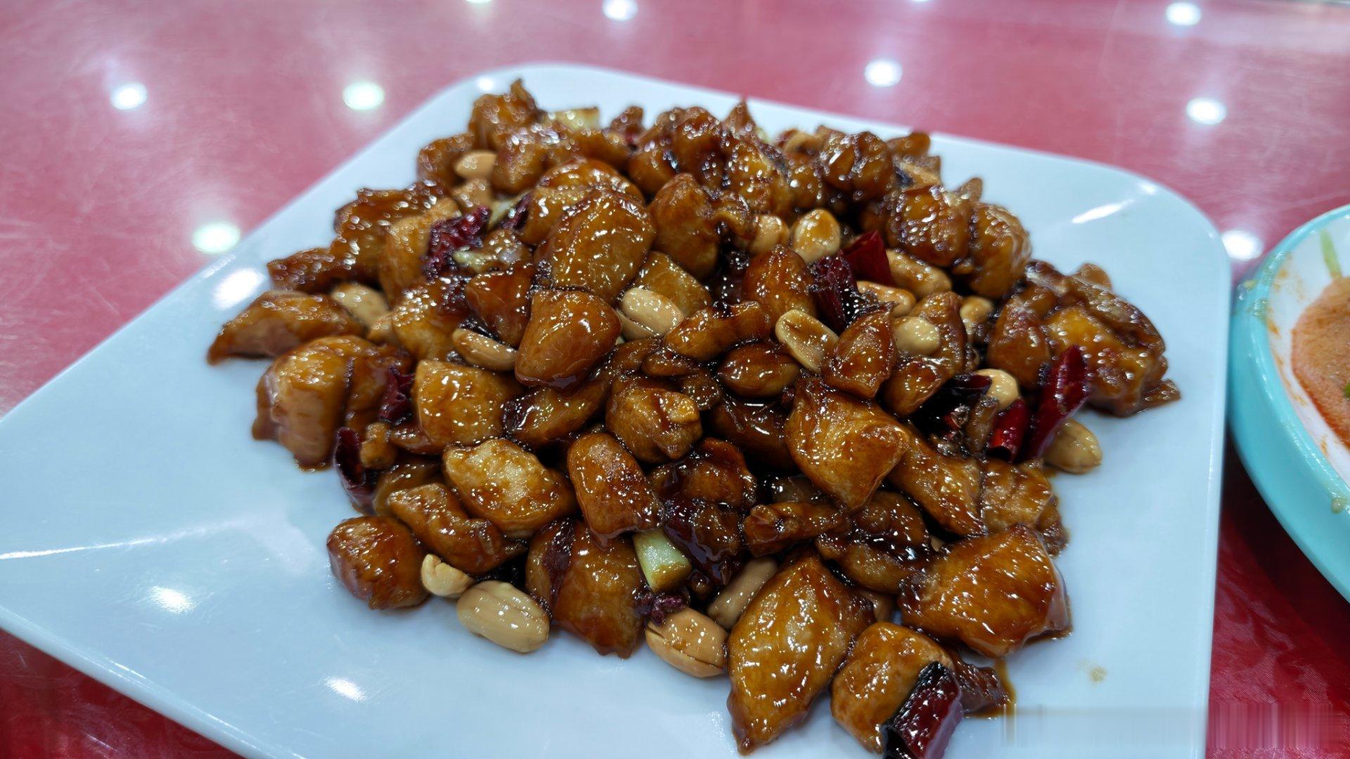 吃出了小时候楼下小饭馆的味道。这种味道是90年代四川人来北京开饭馆，把川菜北京化