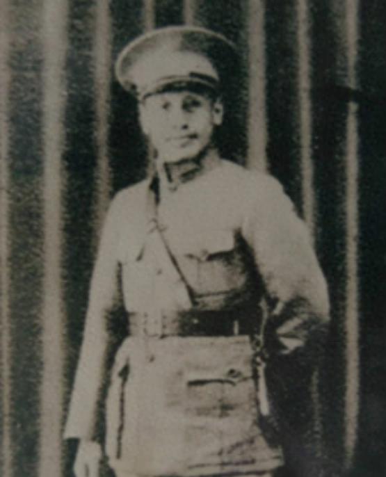1937年2月2日晚，孙铭九派人冲入王以哲的住宅，对着卧病在床的王以哲连开十几枪