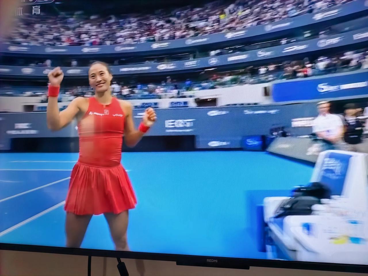 今晚7:30万众瞩目的中网女单决赛将在我国选手郑钦文和俄罗斯选手米拉安德烈娃之间