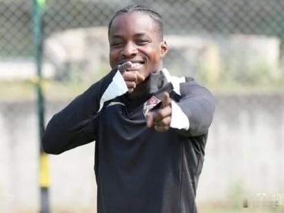 中超绯闻外援---安佩姆…这哥们名字又是佩又是姆听起来挺吓人的，土超埃于普体育边