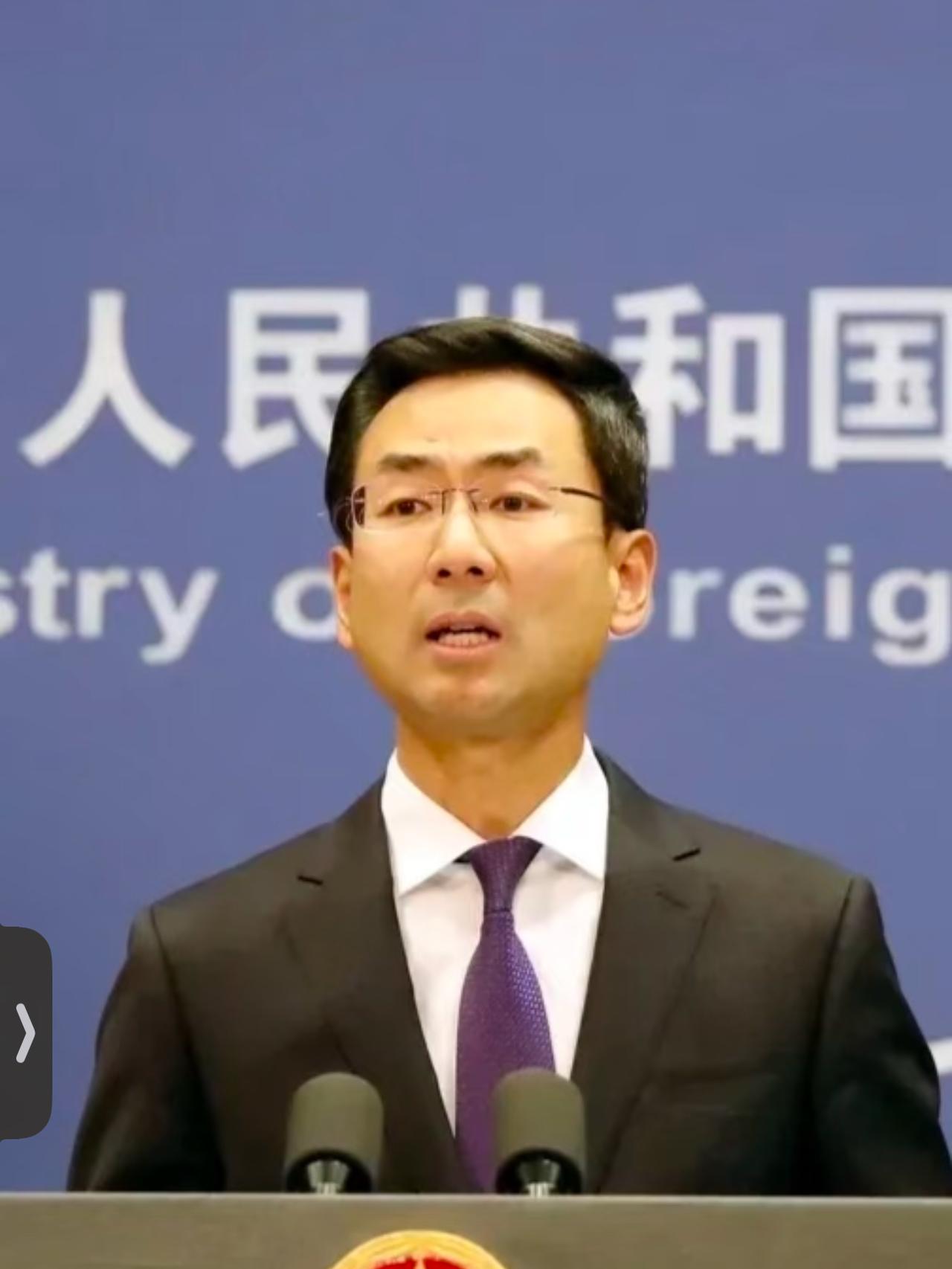 人家军舰都开到你家门口了。你第一反应不是抄家伙，是赶紧翻箱倒柜，琢磨着赔多少钱