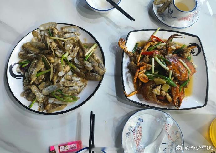 这两个菜661元，这宰的也太狠了两个菜收661元餐厅退款400元​​​