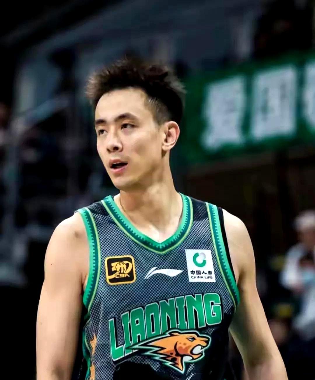 “继伟哥终于要回来了！”辽篮球迷群里炸锅。歇了俩月，大腿拉伤刚养好，体测