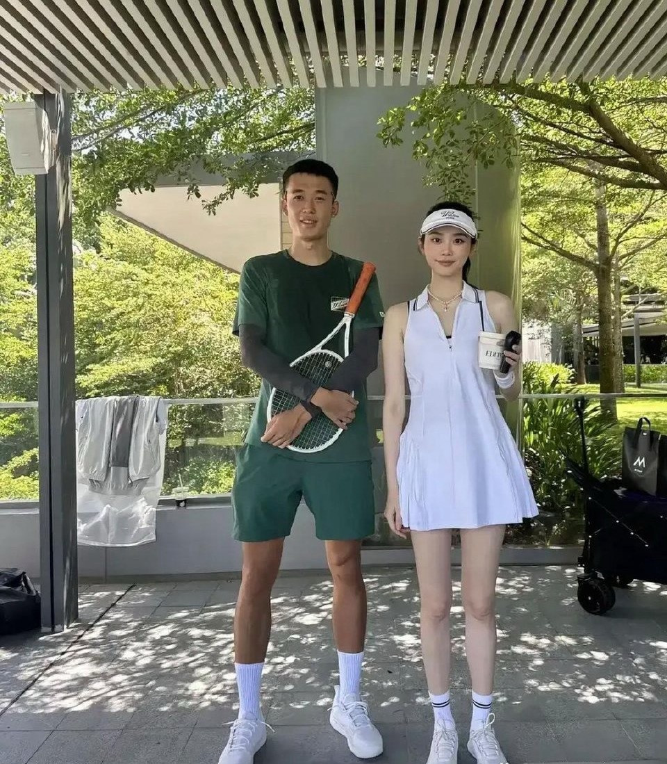电视上看着一般般，真人巨漂亮。​​​