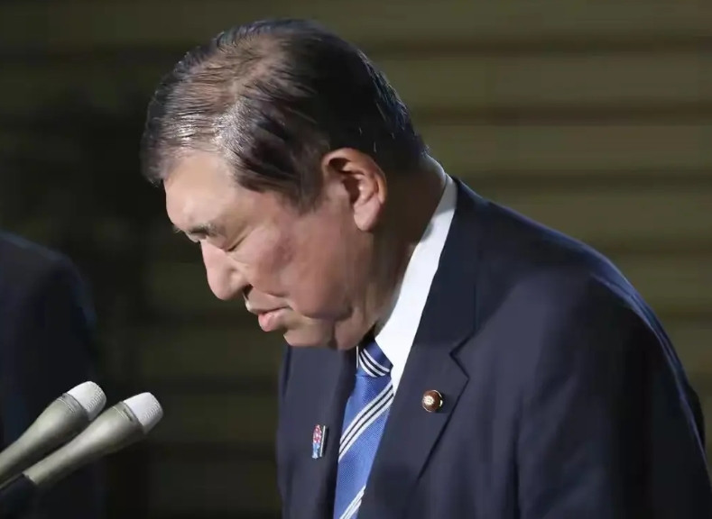 就在中国9.3阅兵前夕，日本首相石破茂投降了，宣布无意继续留任日本首相一职。这就