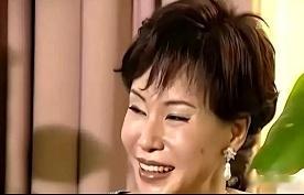 赌王家族的财产分配中，她的表现甚至超过了四太梁安琪。在赌王的四房太太中，三太陈