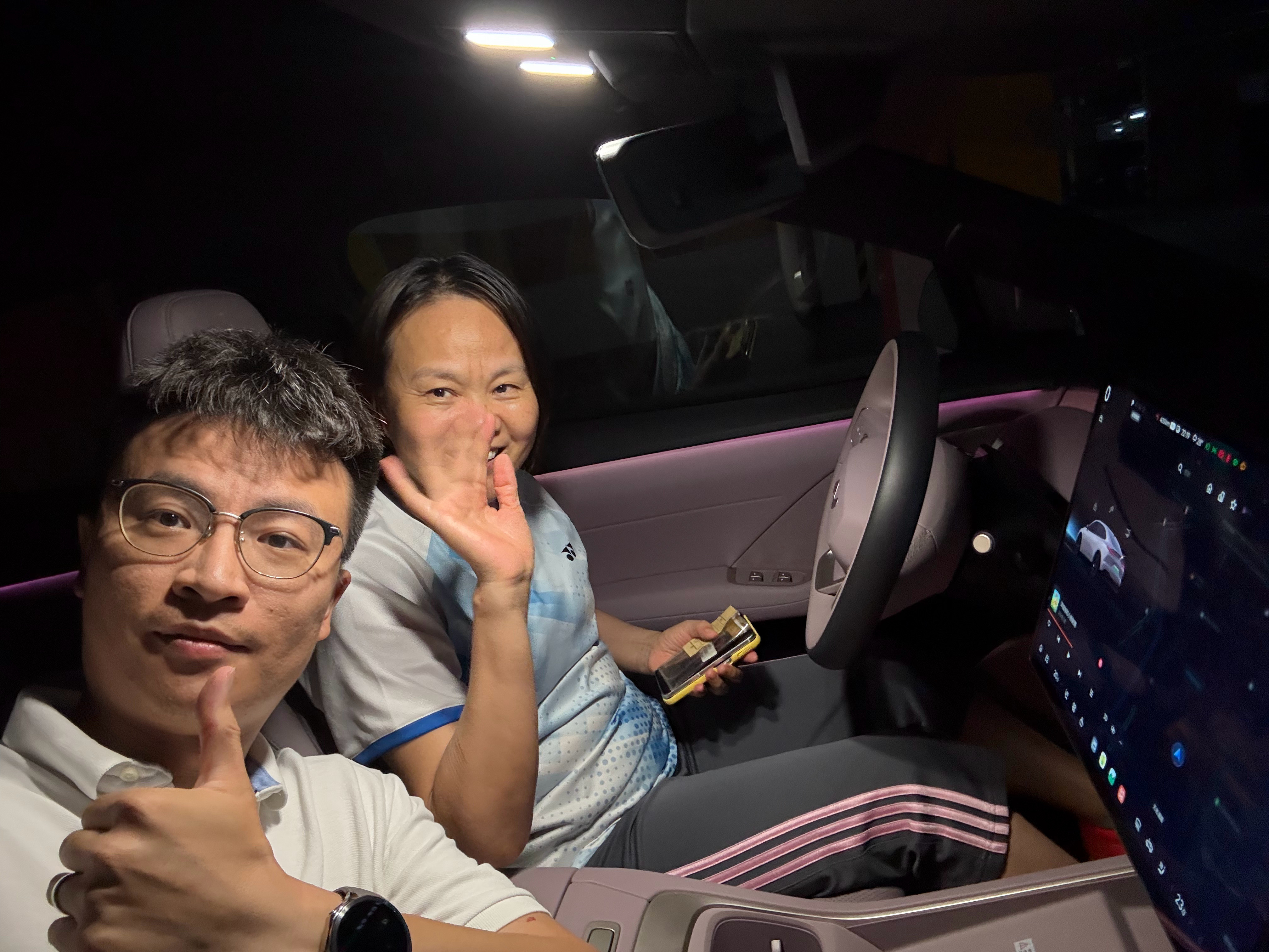 我妈对新事物的学习能力真的可以，刚陪她换电回来，说明天上班我就别开车，送我上班顺