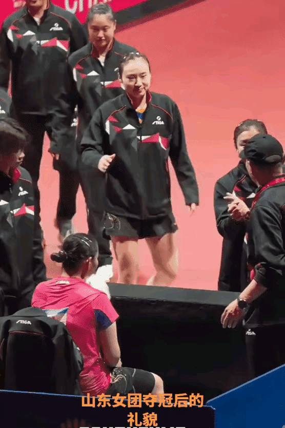 佳佳绝非故意不和陈梦握手！有些网友仅靠一张截图，就大骂佳佳故意不和主动伸出手来