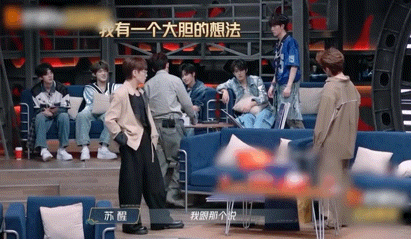 苏醒也是要薅上猎人羊毛了脑洞达人又来出新点子了，不愧是梗王！让猎人空降演唱会？