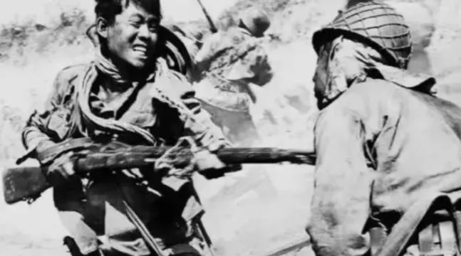 1941年，日本少将当众残杀八路军干部，杀完还对他进行肢解，一个伪军看到这一幕，