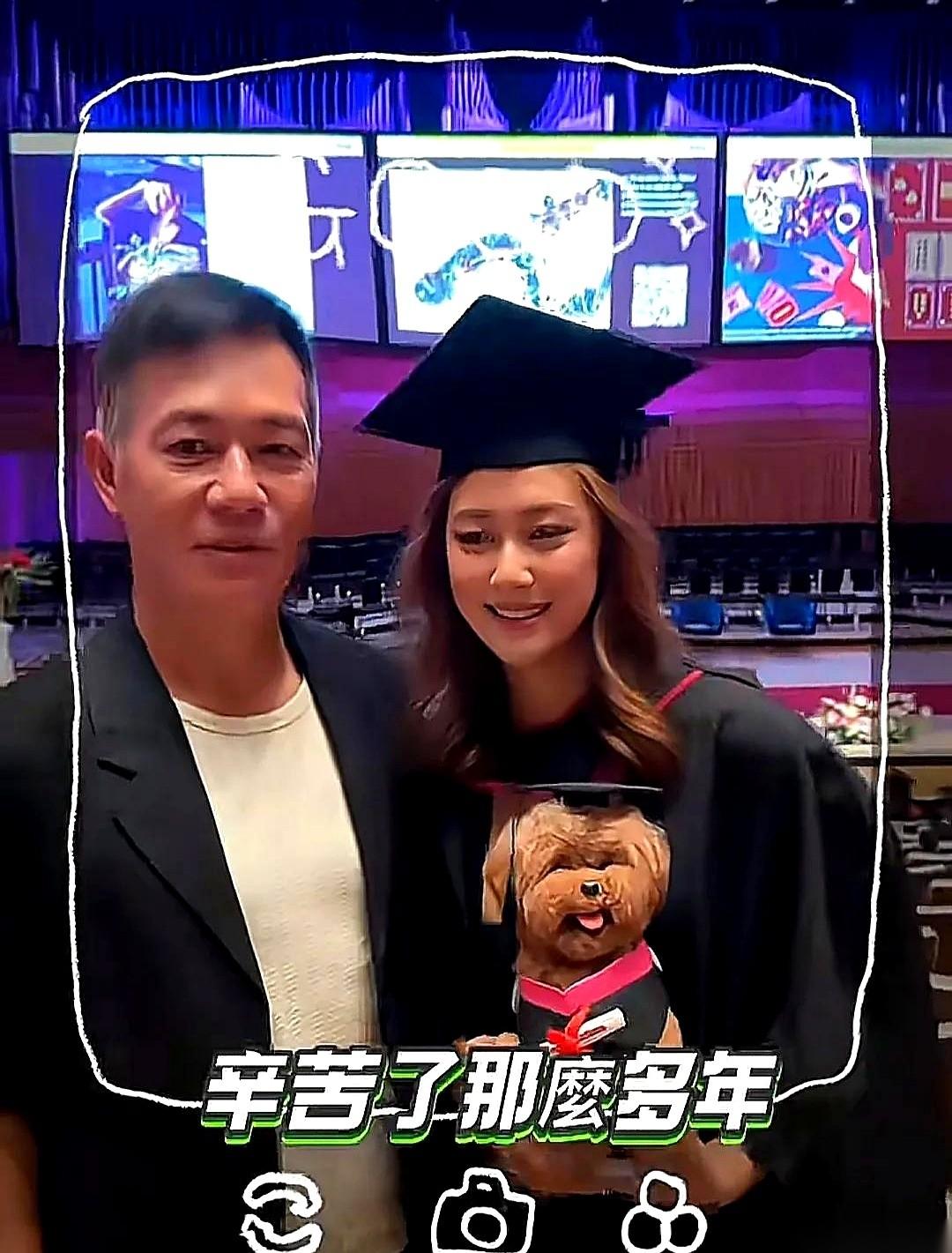 63岁的香港老牌影星张兆辉，最近在社交平台上亮出了底牌——他飞到英国伦敦，去参加