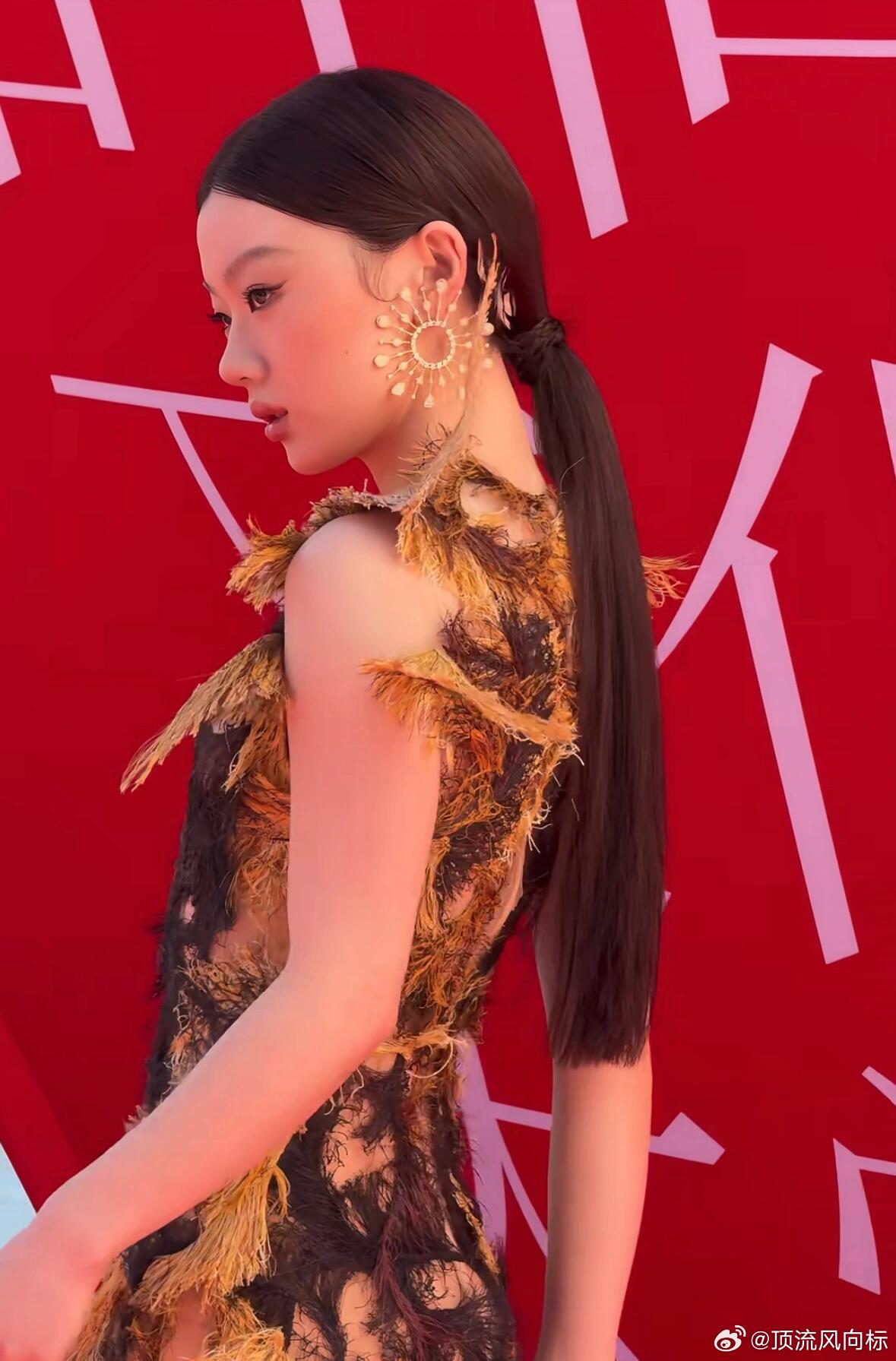 单依纯年纪轻轻就已经是妈妈级别​​​