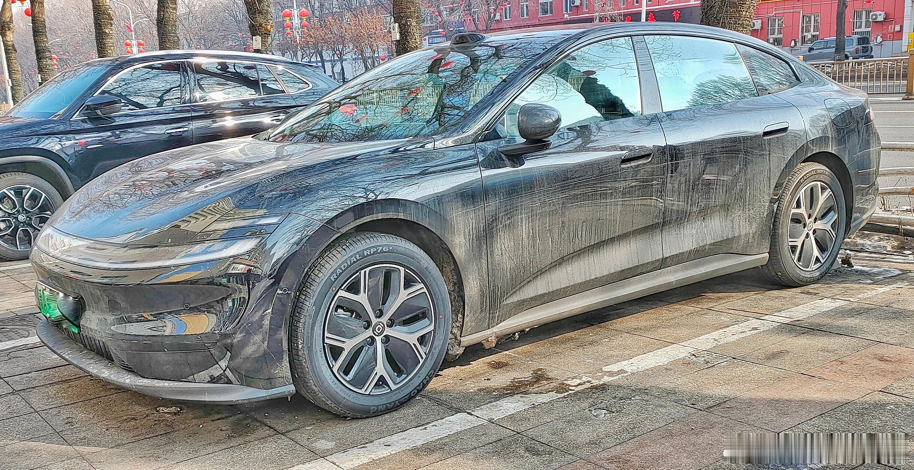 启源A06。。。前：双叉臂。。。后：上A下仨连杆。。。约等于深蓝G318趴下。