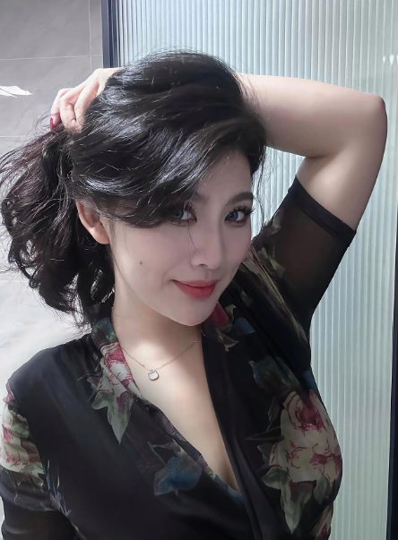 40岁女人依然风韵犹存。