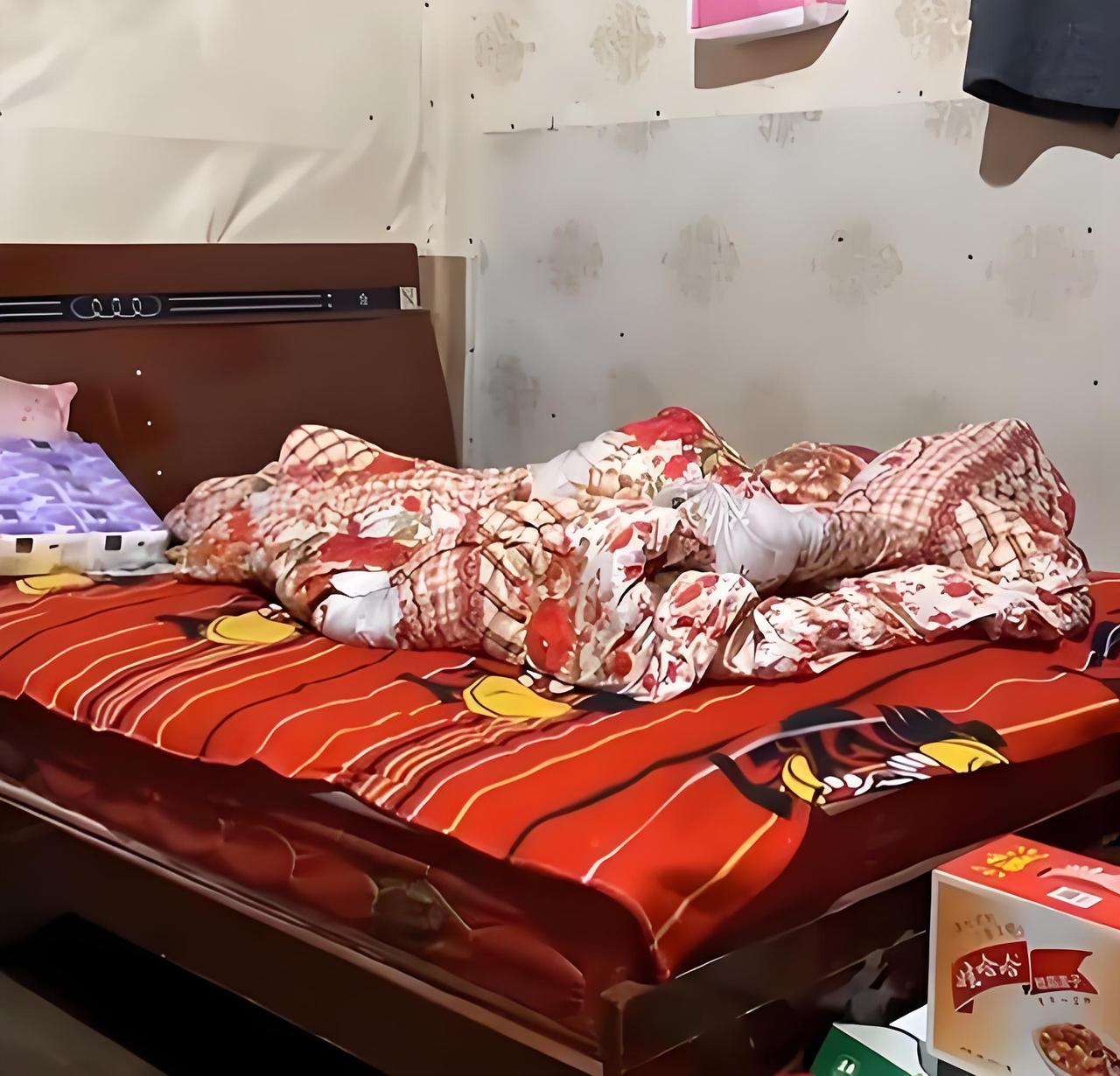 一位在养老院干了10年的护工阿姨偷偷跟我说：老人走后，那些看着还新的旧棉被千万别