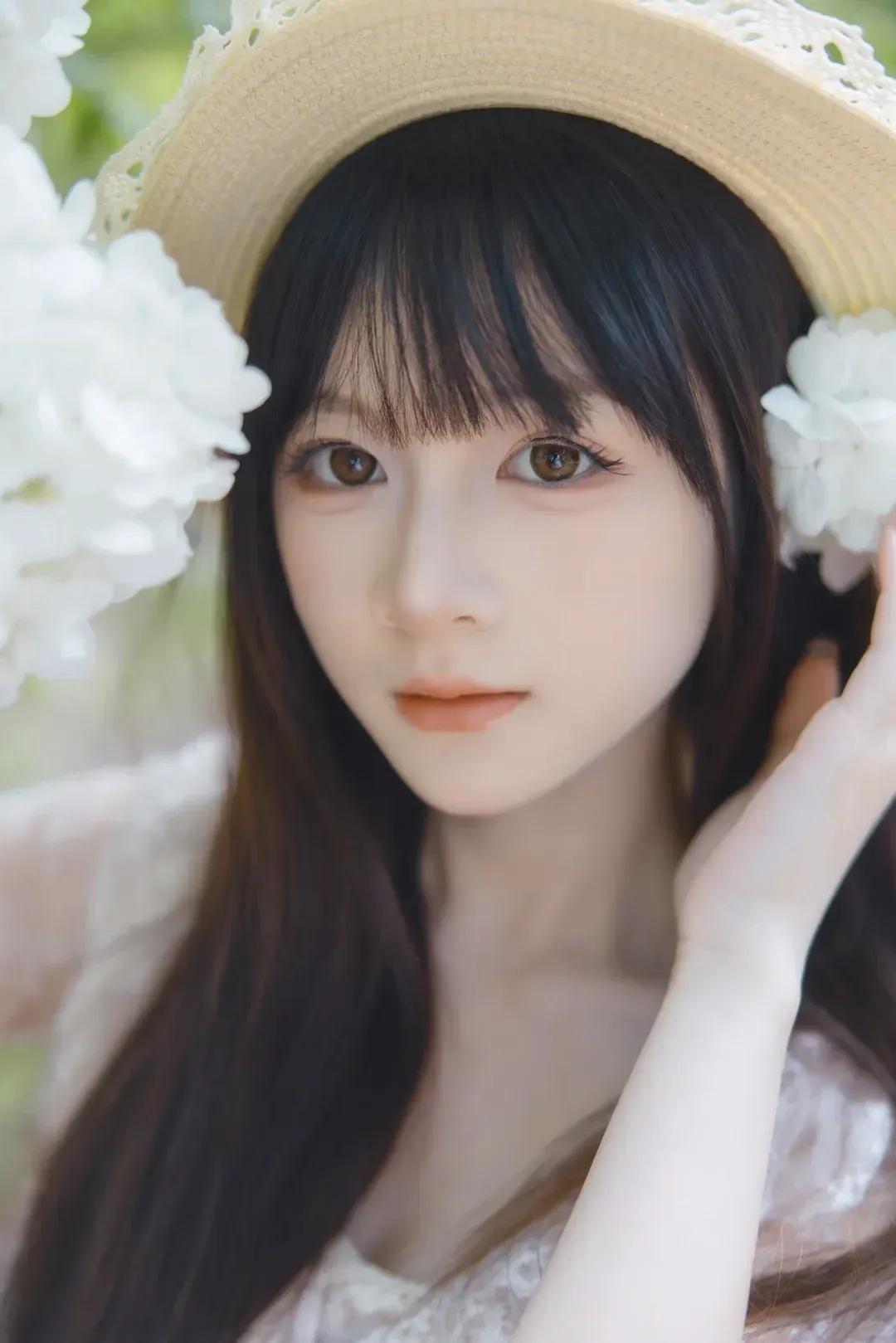 草帽下的甜妹，是夏天的味道有哪些美女让人过目难忘？
